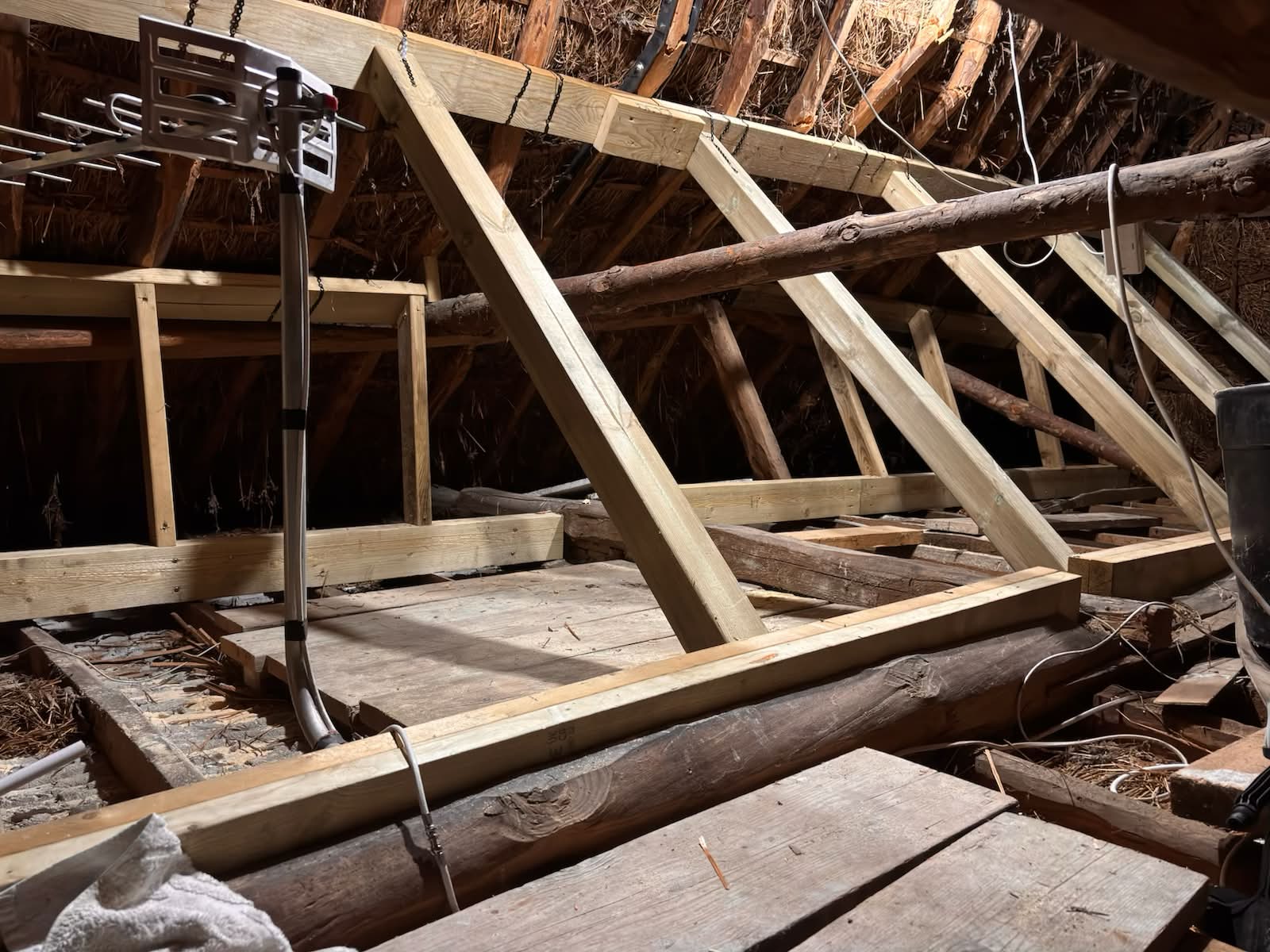 Structural Timber Bracing -  New Forest. - Image 1