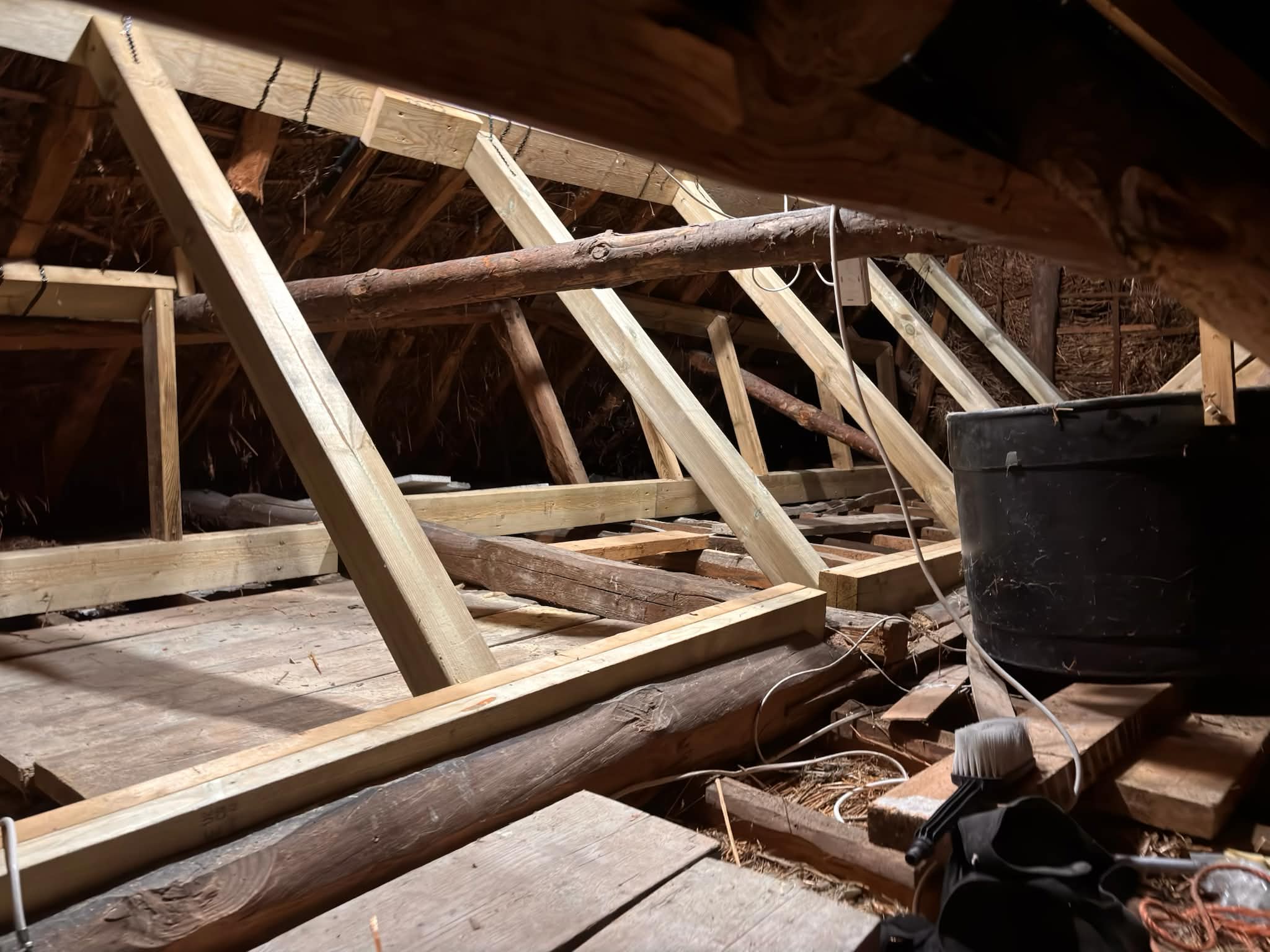 Structural Timber Bracing -  New Forest. - Image 3